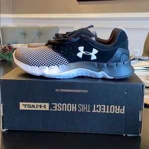 NWOT Boys Under Armour Sneakers